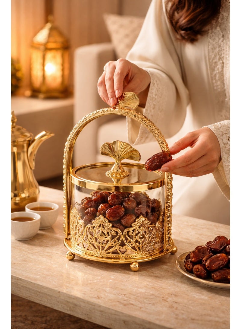 أولودينيز  علبة تخزين لرمضان زجاجية فاخرة بيد مزخرفة – حافظة ذهبية للحلويات أو التمر بغطاء ورقة الجنكو، مثالية للمناسبات - Image 1